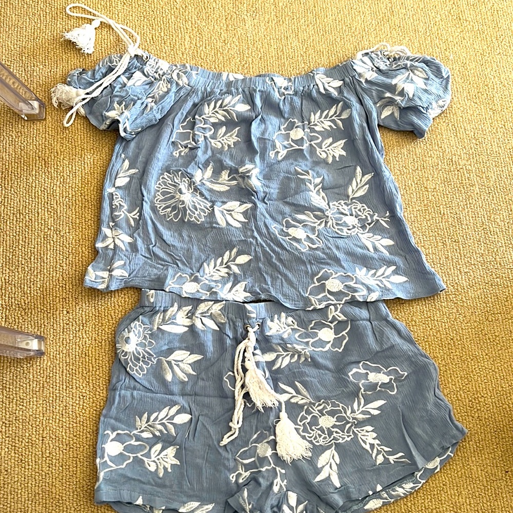 SET!!!! Shirts and off the shoulder top